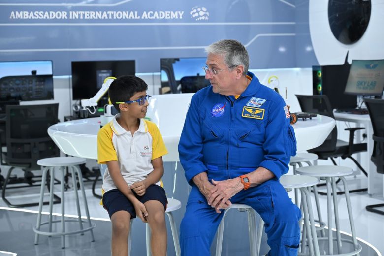 Dr Don Thomas addressing students during Sky Lab inauguration