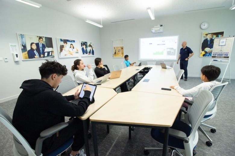 Education mentor supporting students with academic and career planning