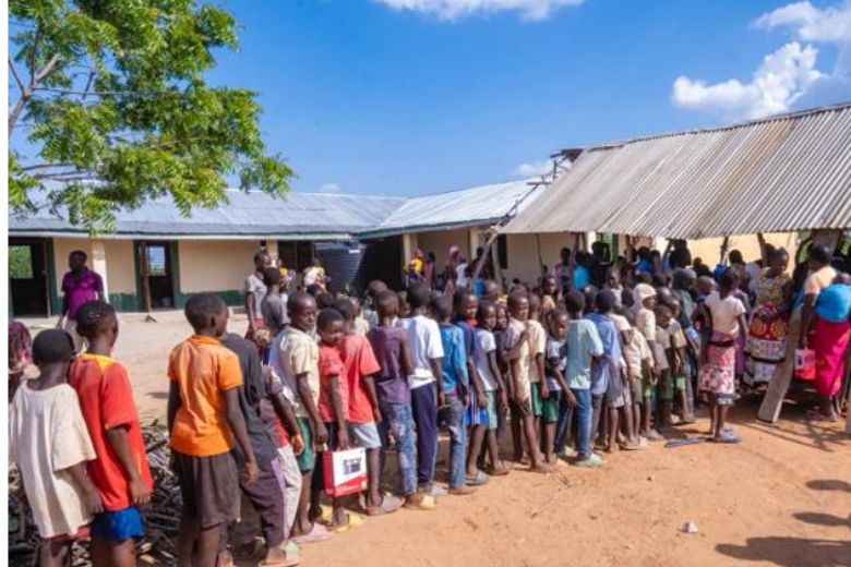 Community feeding programme in Kenya supported by ZAKS Uniforms and SMITHS Kids partnership